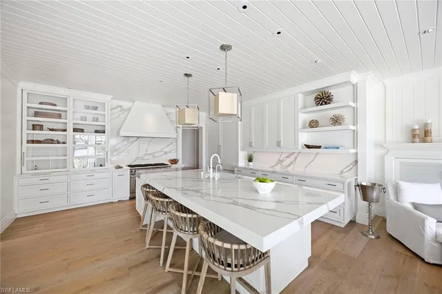 $15,850,000 | 221 Aqua Court, Naples, FL 34102