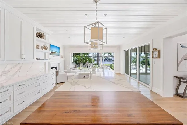 $15,850,000 | 221 Aqua Court, Naples, FL 34102