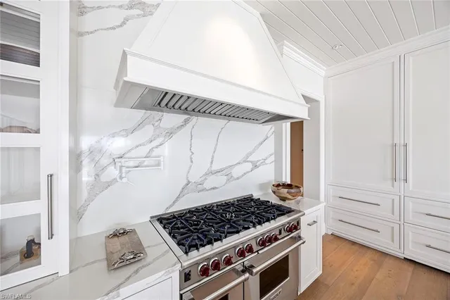 $15,850,000 | 221 Aqua Court, Naples, FL 34102