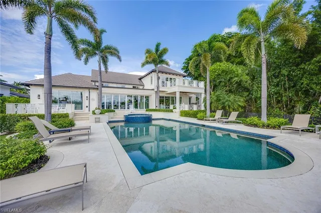 $15,850,000 | 221 Aqua Court, Naples, FL 34102