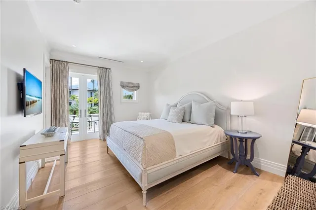 $15,850,000 | 221 Aqua Court, Naples, FL 34102