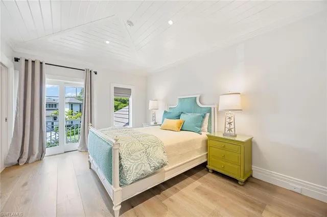 $15,850,000 | 221 Aqua Court, Naples, FL 34102