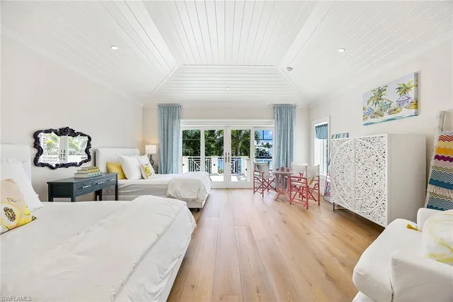 $15,850,000 | 221 Aqua Court, Naples, FL 34102