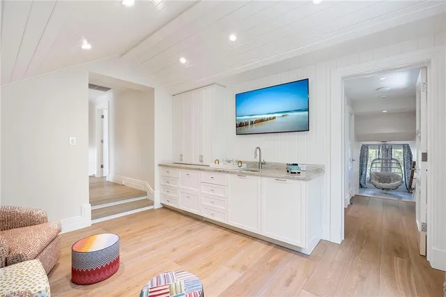 $15,850,000 | 221 Aqua Court, Naples, FL 34102