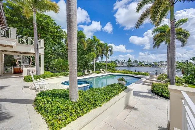 $15,850,000 | 221 Aqua Court, Naples, FL 34102
