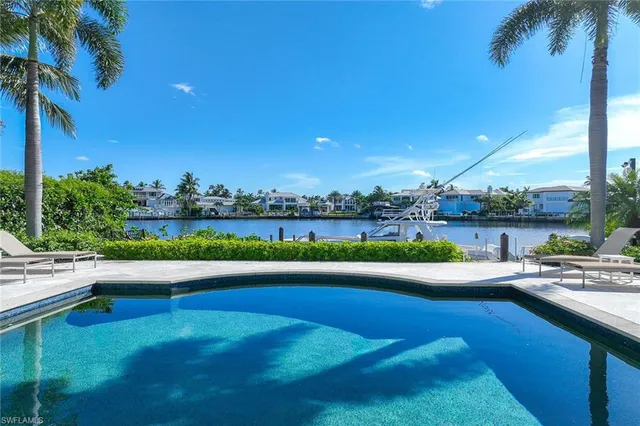 $15,850,000 | 221 Aqua Court, Naples, FL 34102