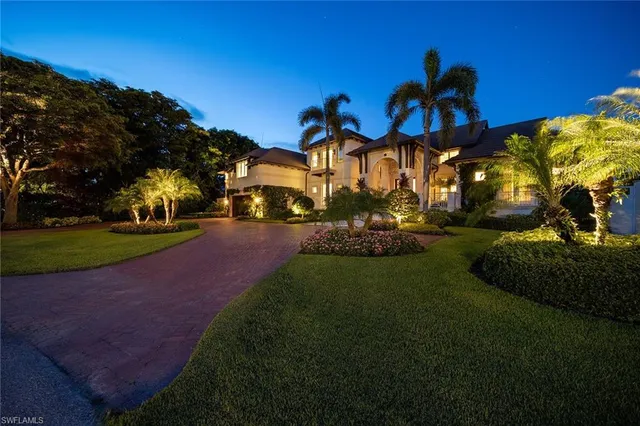 $15,850,000 | 221 Aqua Court, Naples, FL 34102