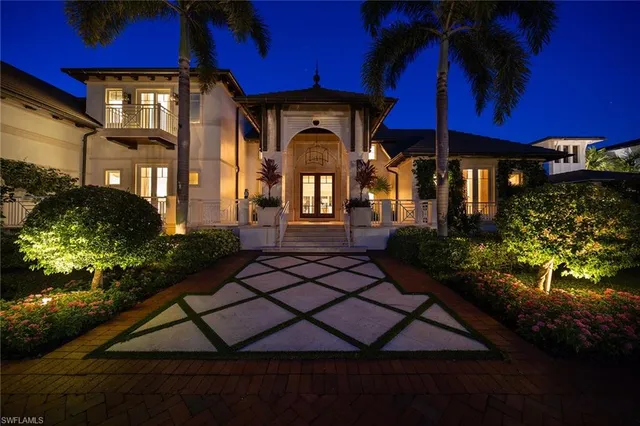 $15,850,000 | 221 Aqua Court, Naples, FL 34102