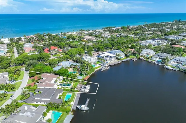 $15,850,000 | 221 Aqua Court, Naples, FL 34102