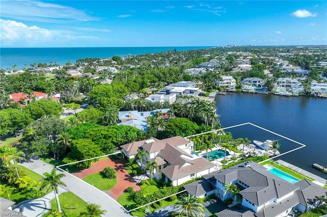 $15,850,000 | 221 Aqua Court, Naples, FL 34102