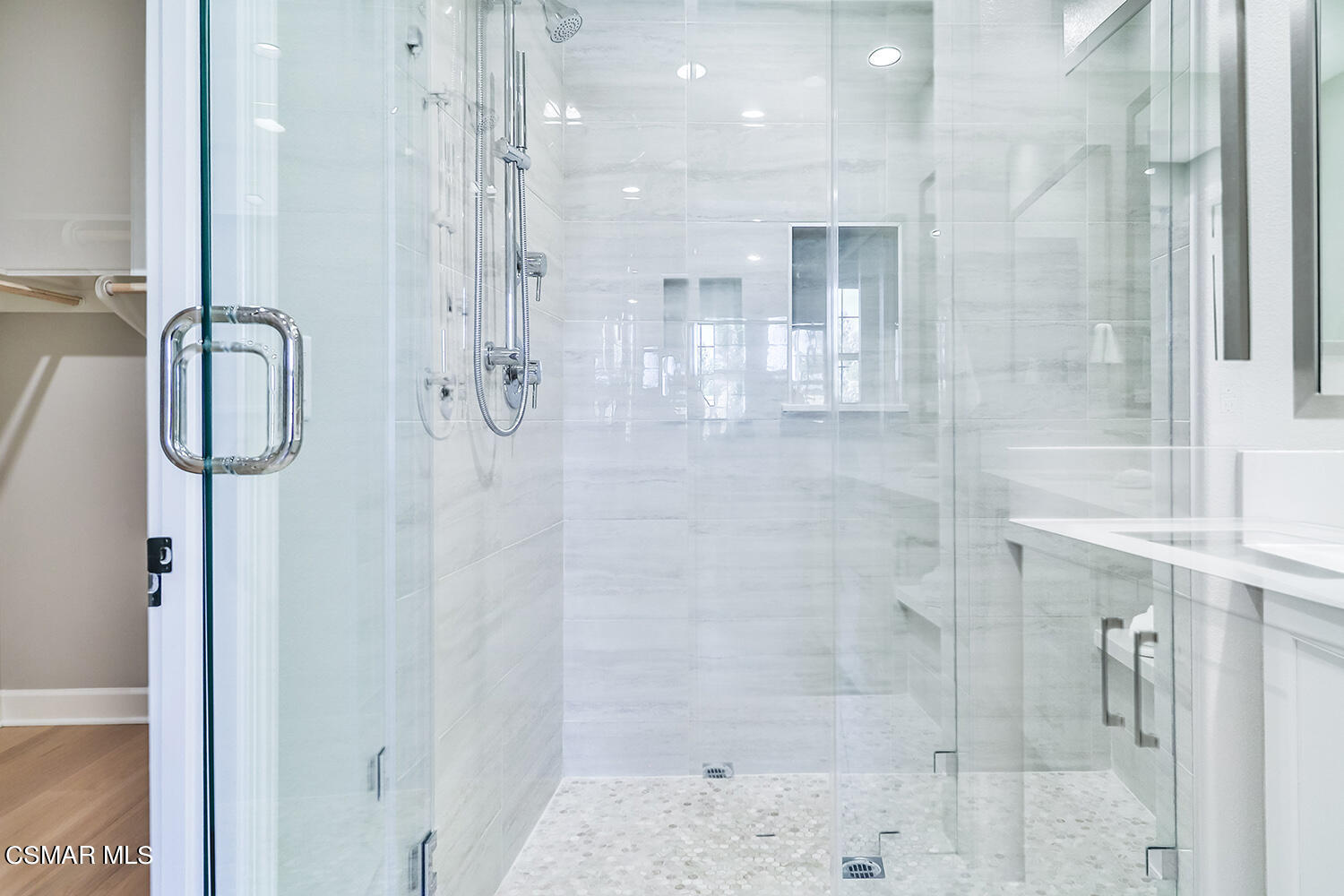 2498 Cherry Tree Drive Camarillo, CA 93012 - Photo 25 of 67 fPrimary Bedroom Suite7