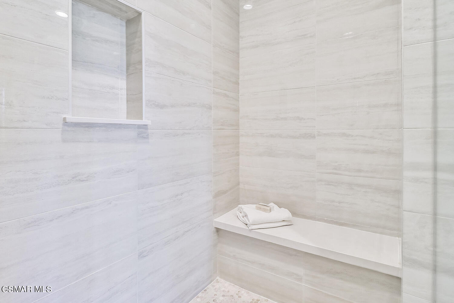 2498 Cherry Tree Drive Camarillo, CA 93012 - Photo 26 of 67 fPrimary Bedroom Suite8