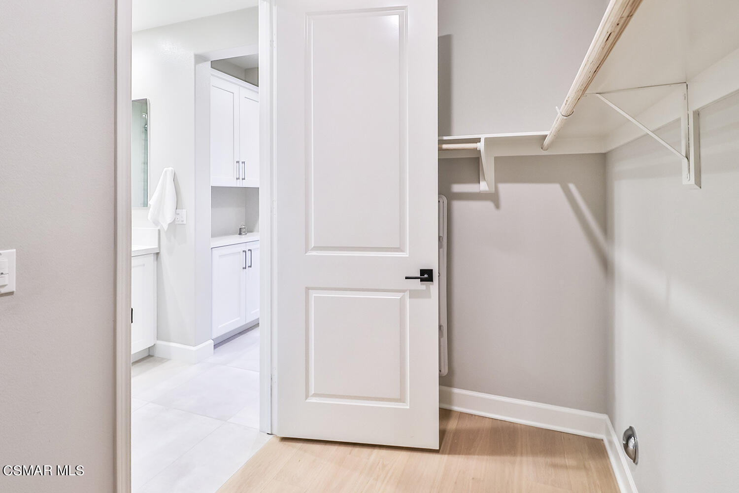 2498 Cherry Tree Drive Camarillo, CA 93012 - Photo 29 of 67 fPrimary Bedroom Suite11