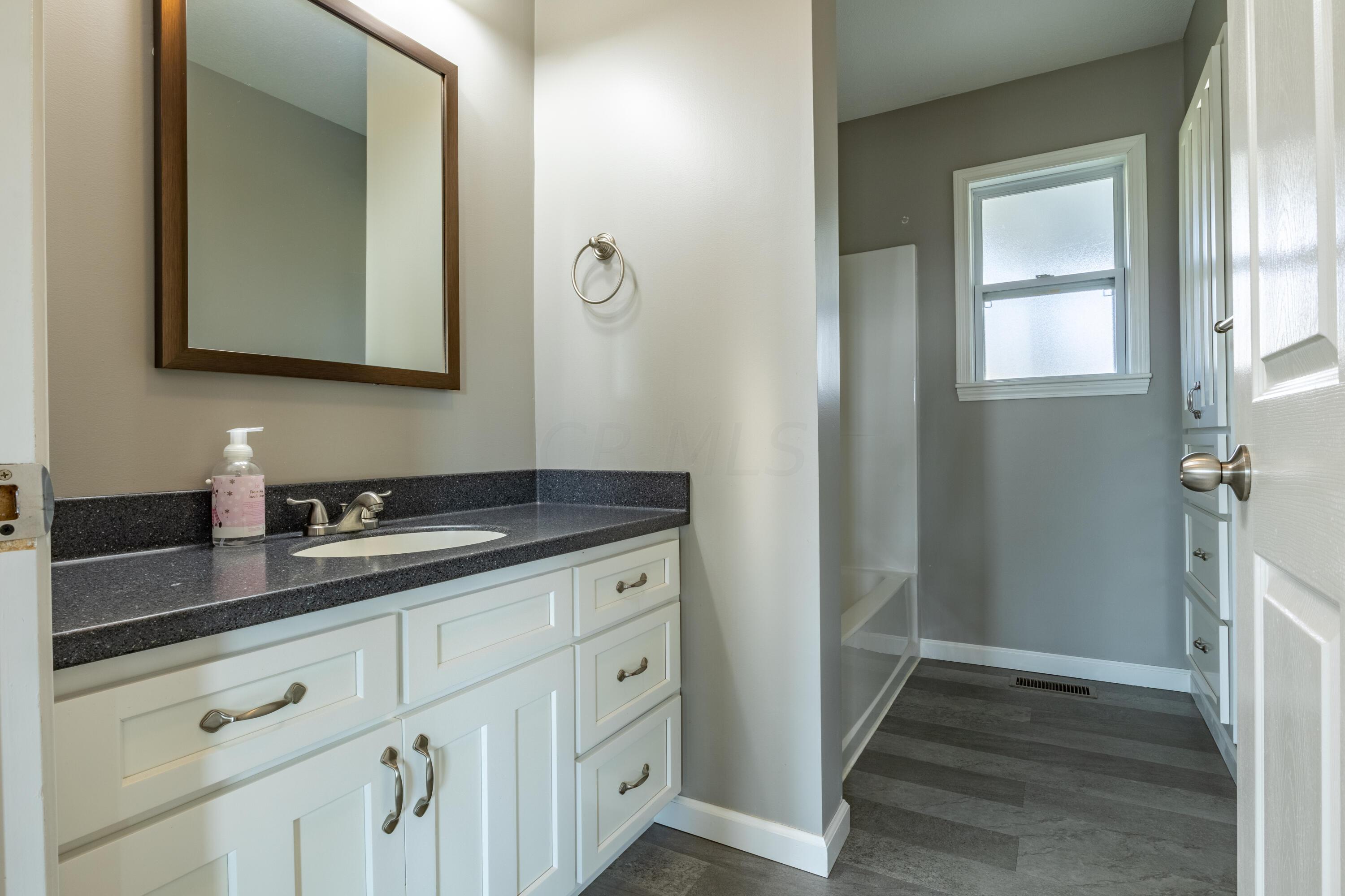 2262 Hoss Road Utica, OH 43080 - Photo 24 of 37 .