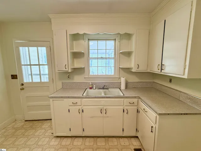 $170,000 | 207 Elm Street, Clinton, SC 29325