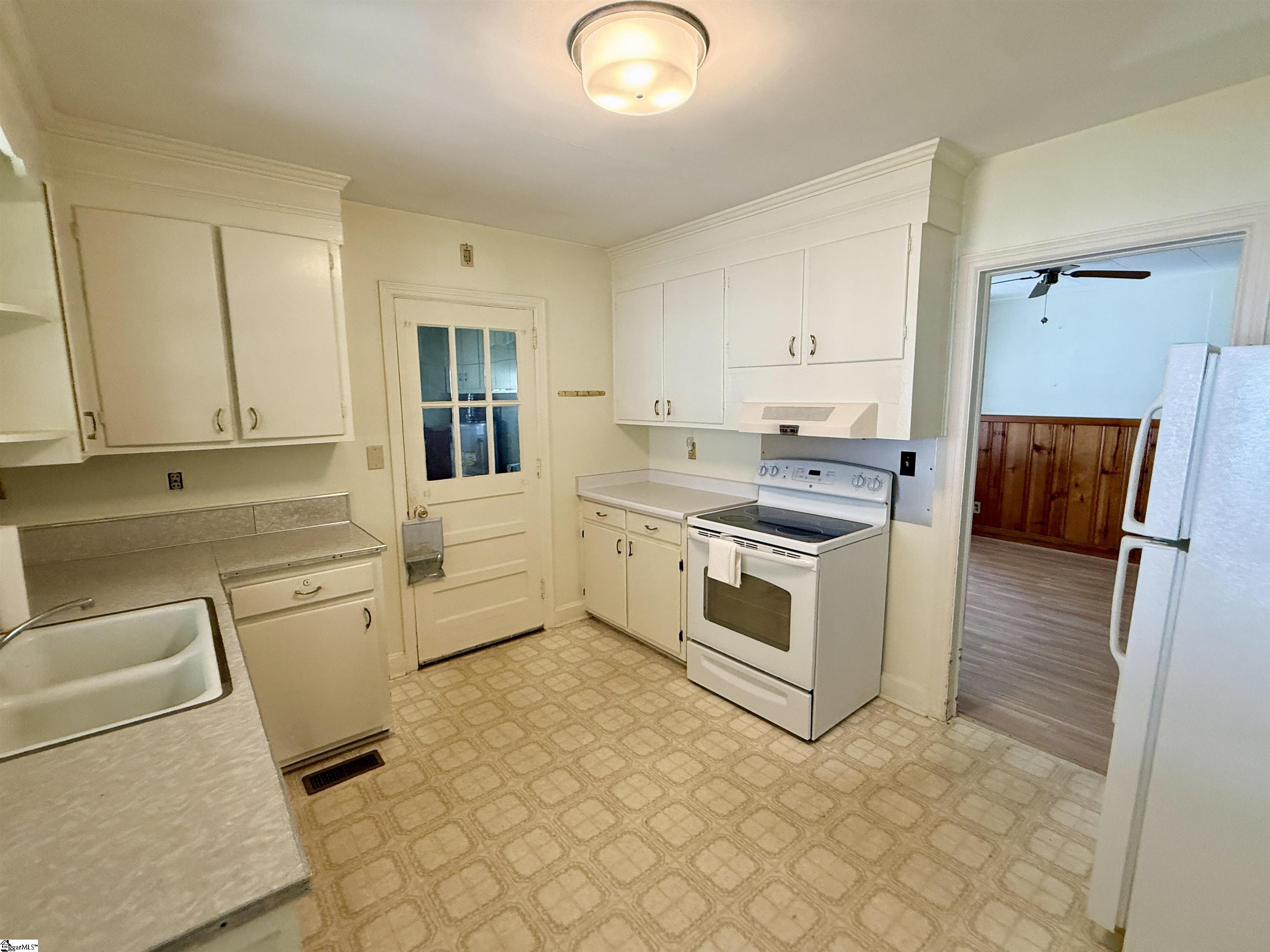 207 Elm Street Clinton, SC 29325 - Photo 9 of 30