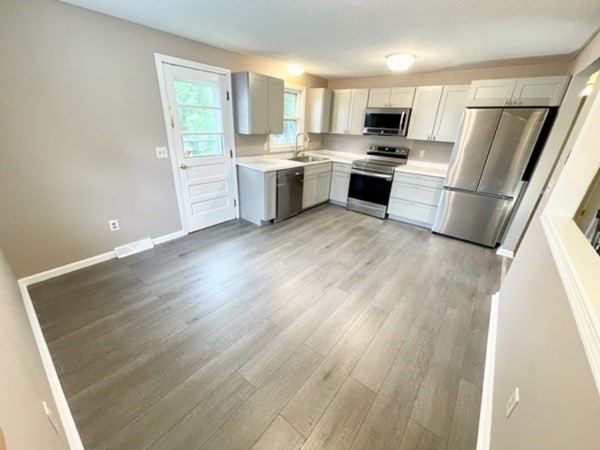 198 Lamont Street Springfield, MA 01119 - Photo 14 of 19 Gallery Image 14