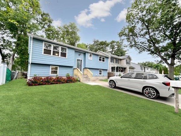 198 Lamont Street Springfield, MA 01119 - Photo 2 of 19 Gallery Image 2