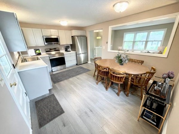 198 Lamont Street Springfield, MA 01119 - Photo 4 of 19 Gallery Image 4