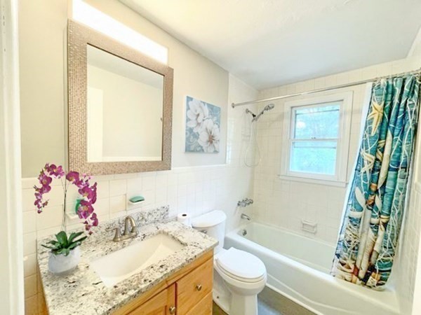 198 Lamont Street Springfield, MA 01119 - Photo 7 of 19 Gallery Image 7