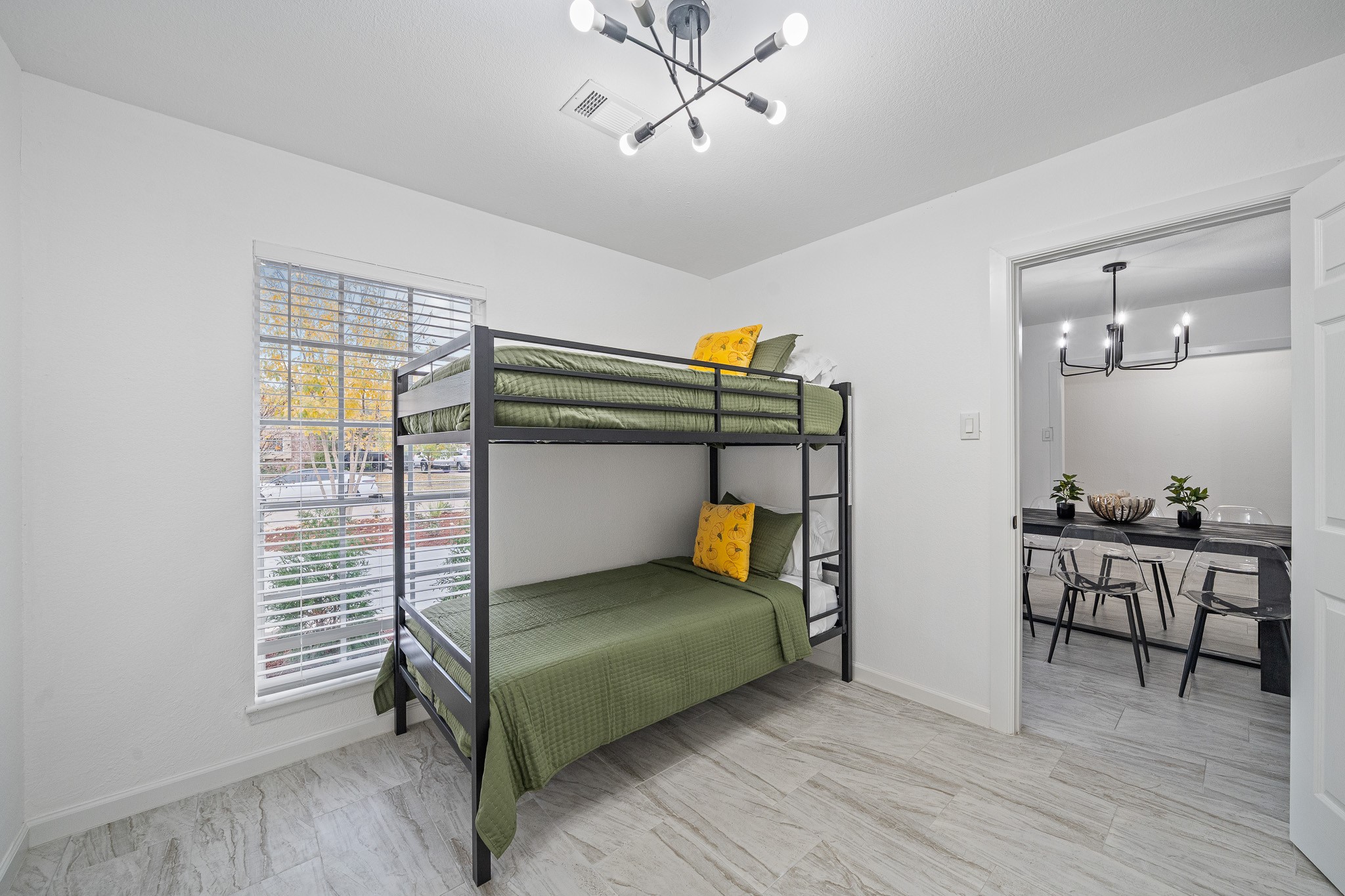 12007 Sharpcrest Street Houston, TX 77072 - Photo 9 of 40