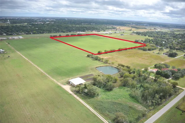 a view of an outdoor space and lakeside