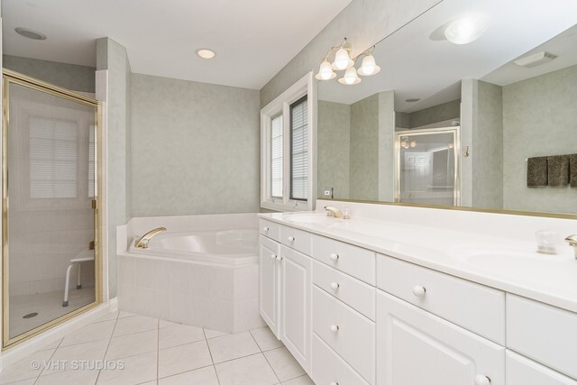 20 Lochbrook Lane Inverness, IL 60010 - Photo 10 of 27 a spacious bathroom with a bathtub shower sink vanity and mirror