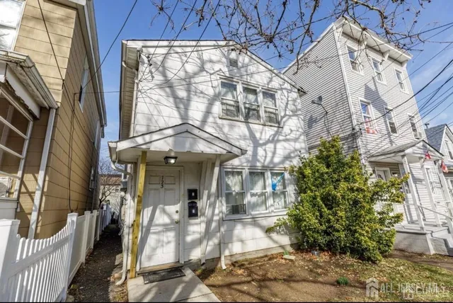 $2,300 | 723 Parker Street, Perth Amboy, NJ 08861