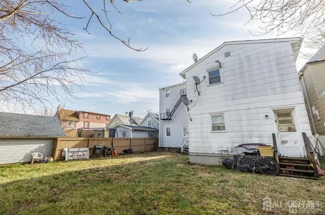 $2,300 | 723 Parker Street, Perth Amboy, NJ 08861