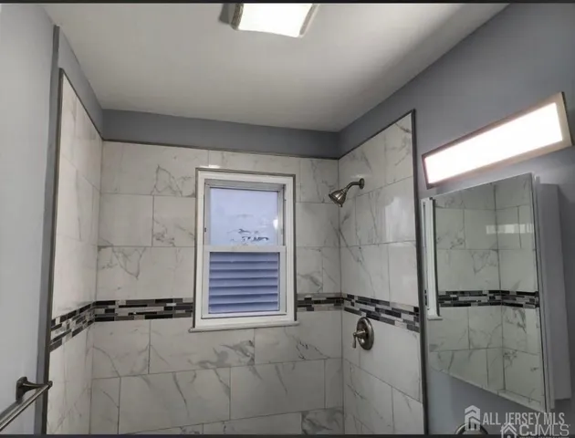 $2,300 | 723 Parker Street, Perth Amboy, NJ 08861