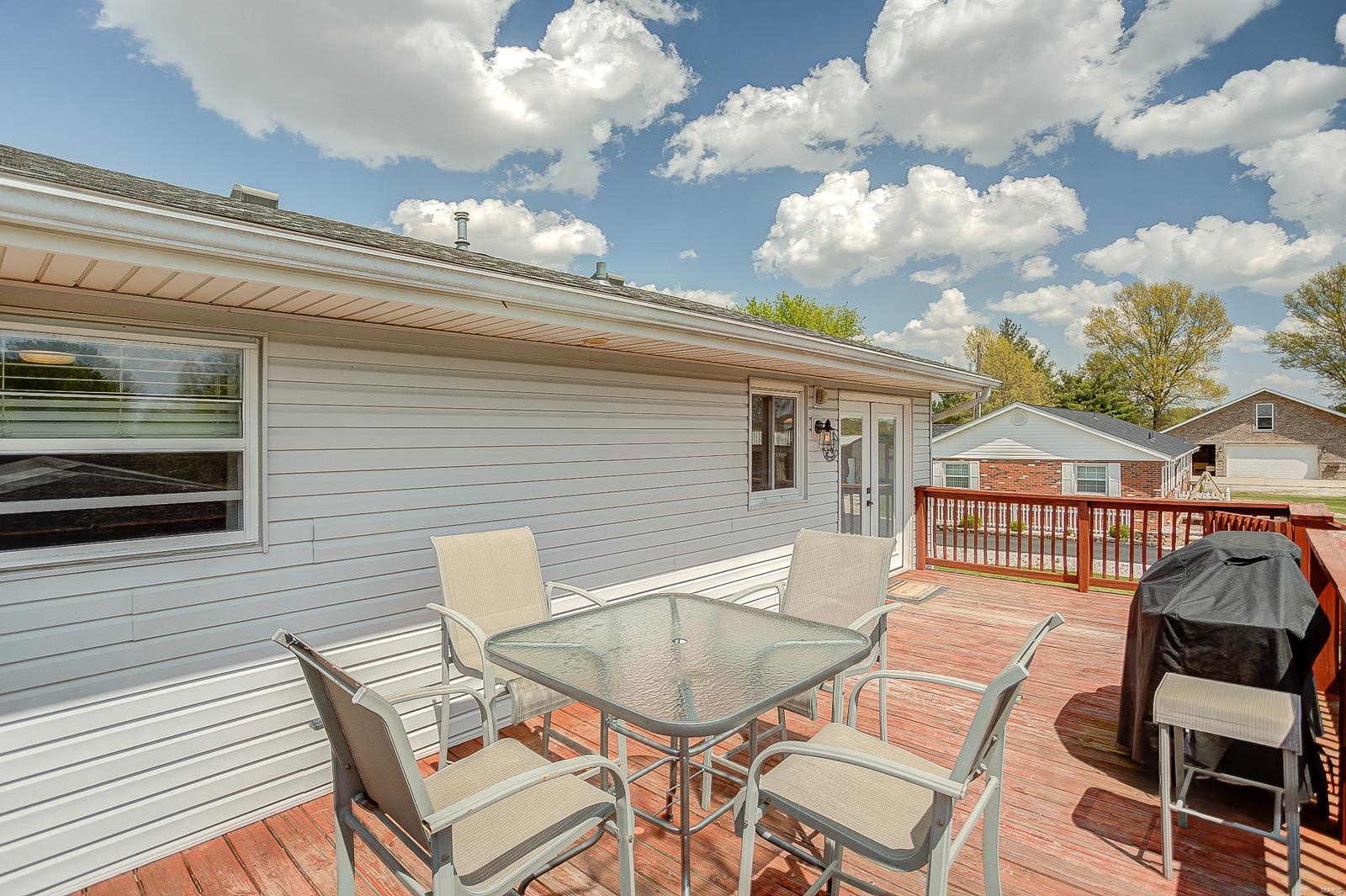10932 Lake Road Highland, IL 62249 - Photo 9 of 52