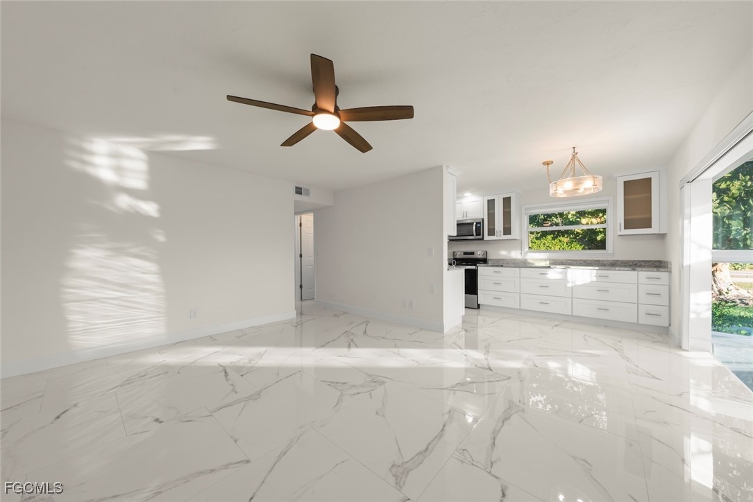 561 Periwinkle Way, Unit E4 Sanibel, FL 33957 - Photo 20 of 32