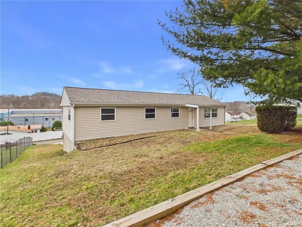 a view of a house with a backyard