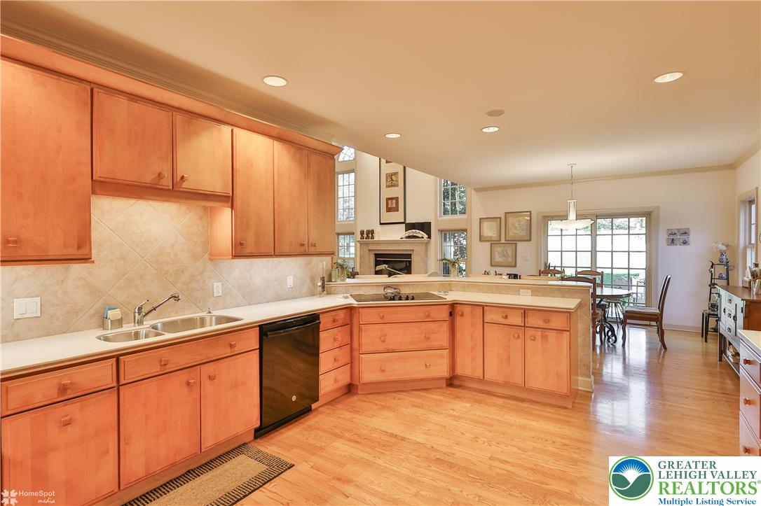 1805 Meadow Ridge Court Bethlehem, PA 18015 - Photo 51 of 84 Gallery Image 51