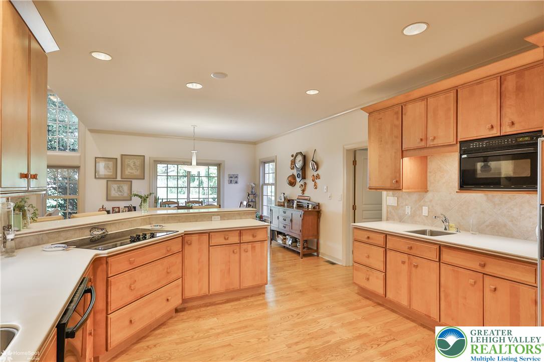 1805 Meadow Ridge Court Bethlehem, PA 18015 - Photo 52 of 84 Gallery Image 52