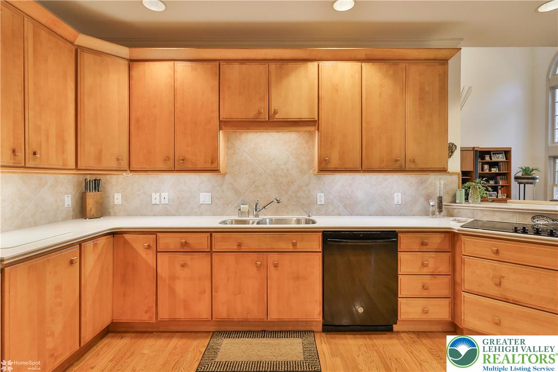 1805 Meadow Ridge Court Bethlehem, PA 18015 - Photo 53 of 84 Gallery Image 53