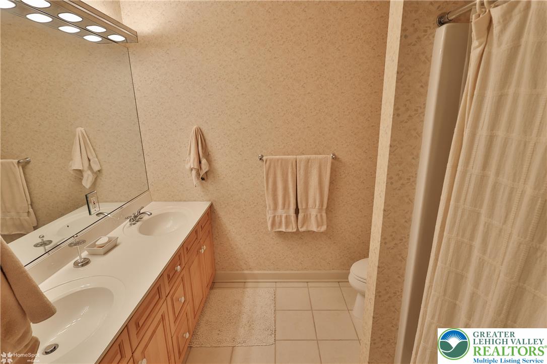 1805 Meadow Ridge Court Bethlehem, PA 18015 - Photo 73 of 84 Gallery Image 73