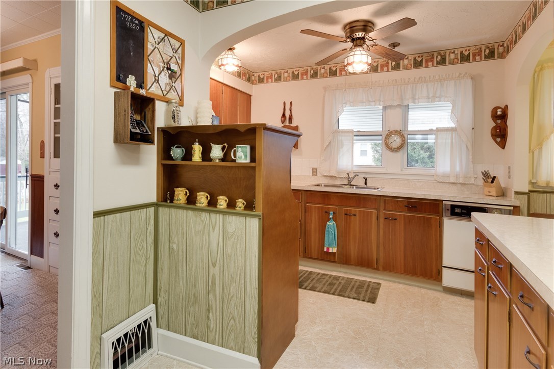7579 Little Mountain Road Mentor, OH 44060 - Photo 12 of 33 Kitchen with curved archway ~ cabinet on left was an add on ~ could be removed if wanted