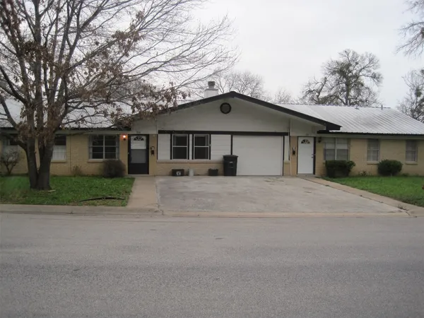 $1,675 | 205 East 2nd Street, Georgetown, TX 78626