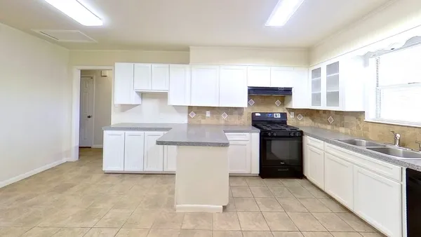 $1,675 | 205 East 2nd Street, Georgetown, TX 78626