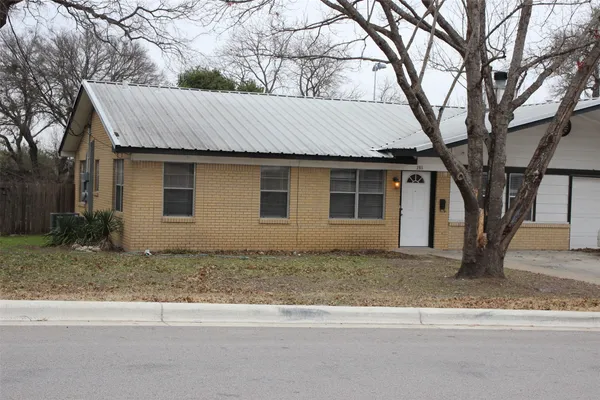 $1,675 | 205 East 2nd Street, Georgetown, TX 78626