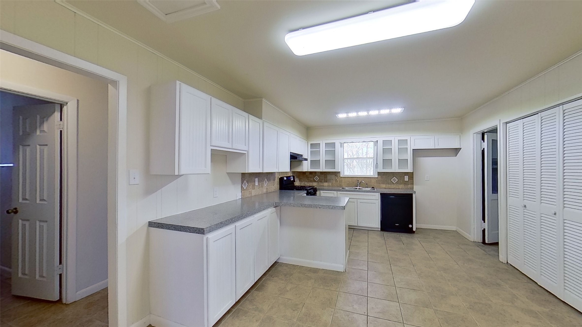 205 East 2nd Street Georgetown, TX 78626 - Photo 3 of 35
