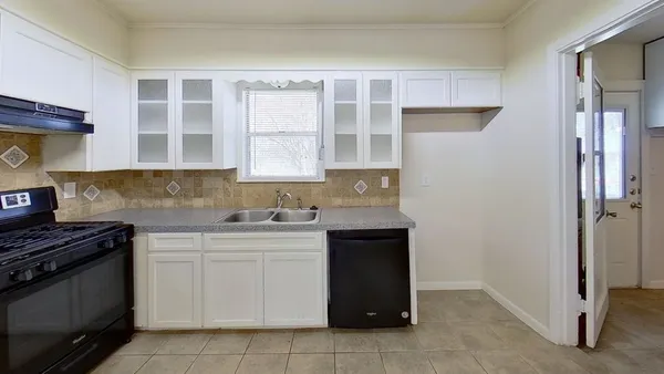 $1,675 | 205 East 2nd Street, Georgetown, TX 78626