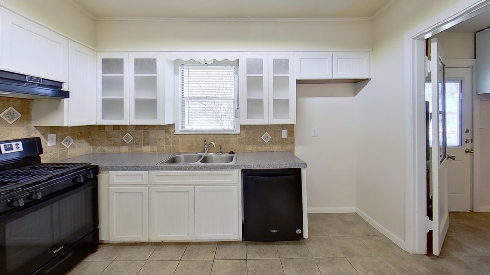 205 East 2nd Street Georgetown, TX 78626 - Photo 4 of 35