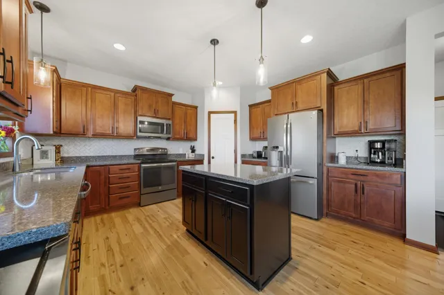 $600,000 | 8600 West 132nd Street, Savage, MN 55378