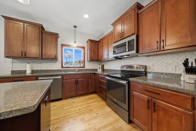 $600,000 | 8600 West 132nd Street, Savage, MN 55378