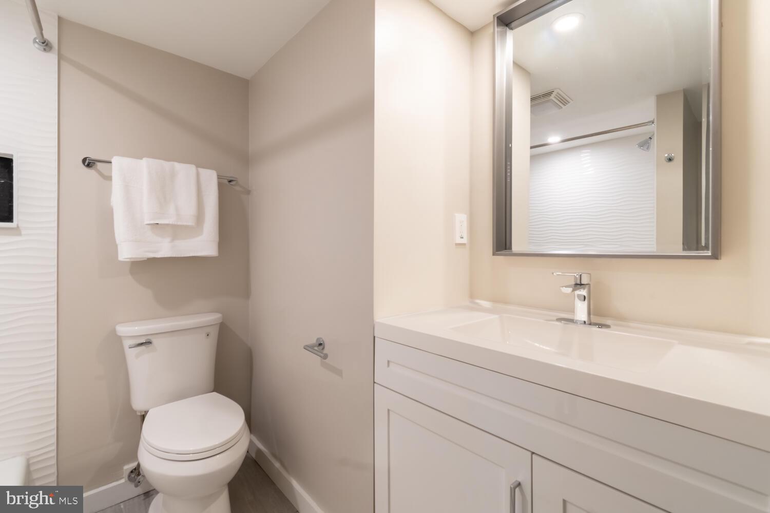 1840 California Street Northwest, Unit 2A Washington, DC 20009 - Photo 17 of 26 Updated 2nd Full Bathroom