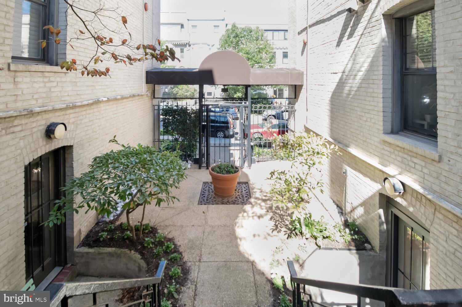 1840 California Street Northwest, Unit 2A Washington, DC 20009 - Photo 22 of 26 Building Courtyard