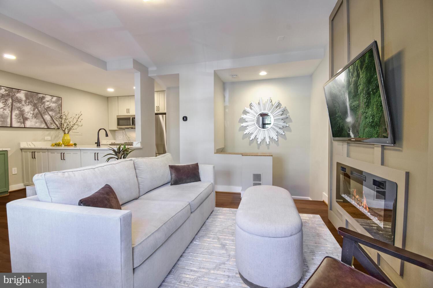 1840 California Street Northwest, Unit 2A Washington, DC 20009 - Photo 6 of 26 Living Room