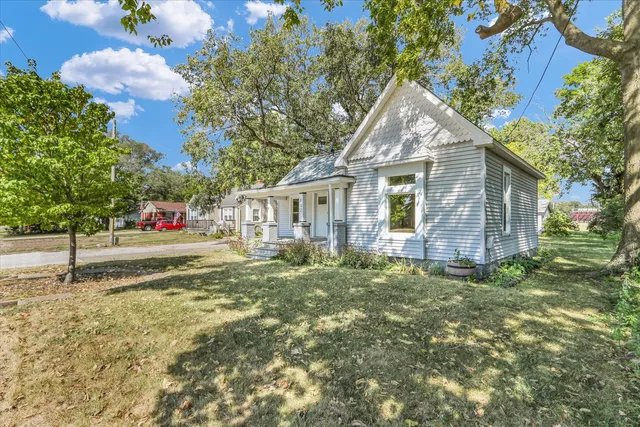 $212,500 | 102 East Warren Street, St. Joseph, IL 61873